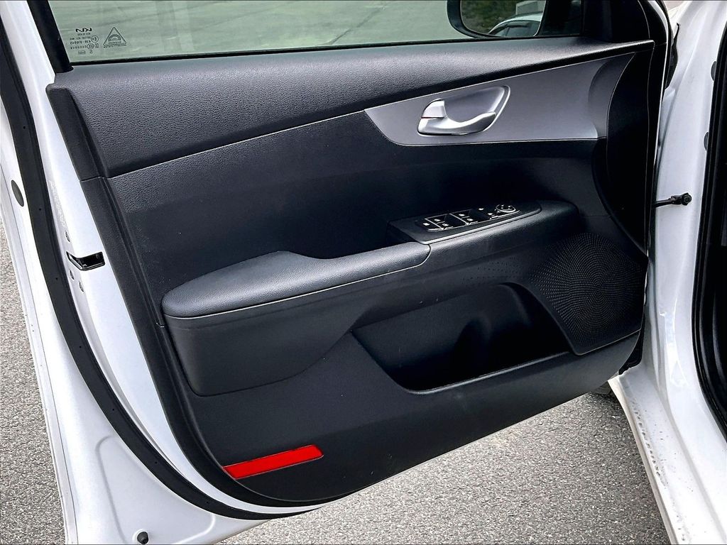 2024 Kia Forte — photo 9