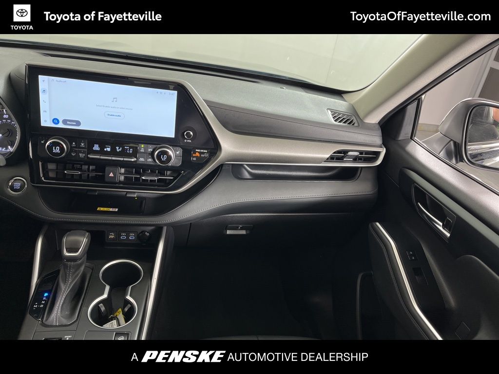 Thumbnail: 2023 Toyota Highlander - 23