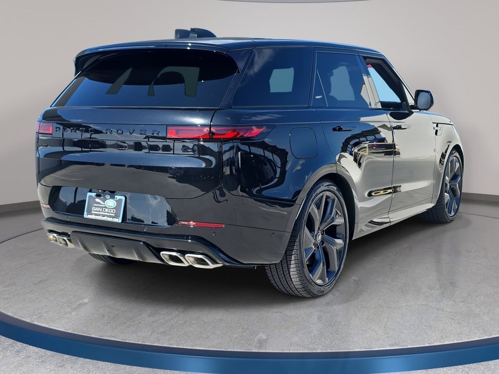 New 2025 Black Land Rover Dynamic SE image 5