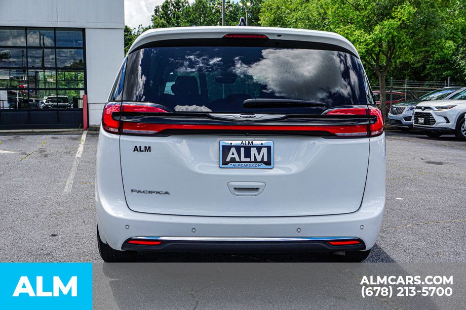 2024 Chrysler Pacifica Touring L photo 8