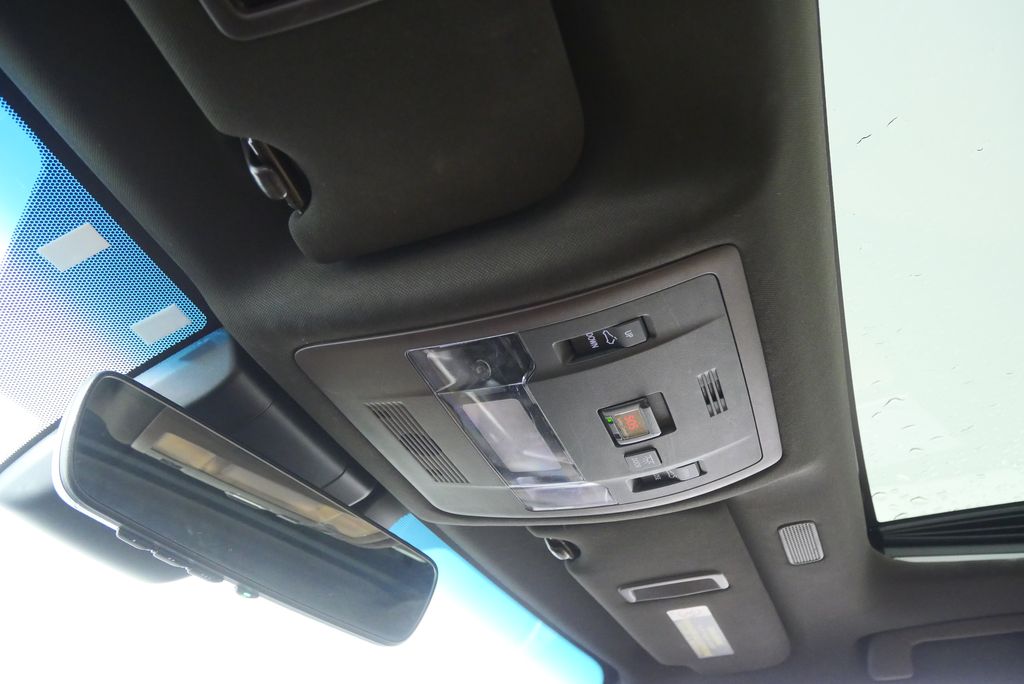 Thumbnail: 2019 Lexus ES - 22