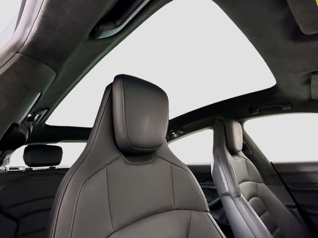 Thumbnail: 2020 Porsche Taycan - 19