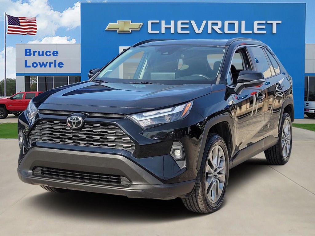 2023 Toyota RAV4 XLE Premium FWD