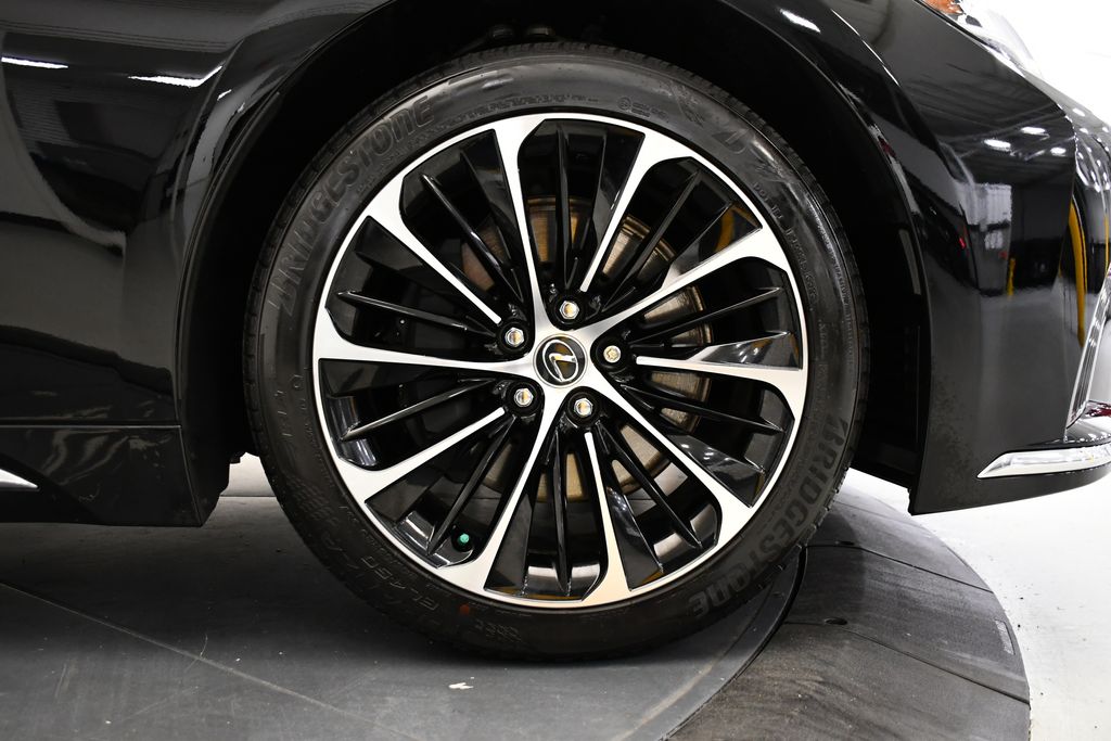 Thumbnail: 2023 Lexus LS - 13