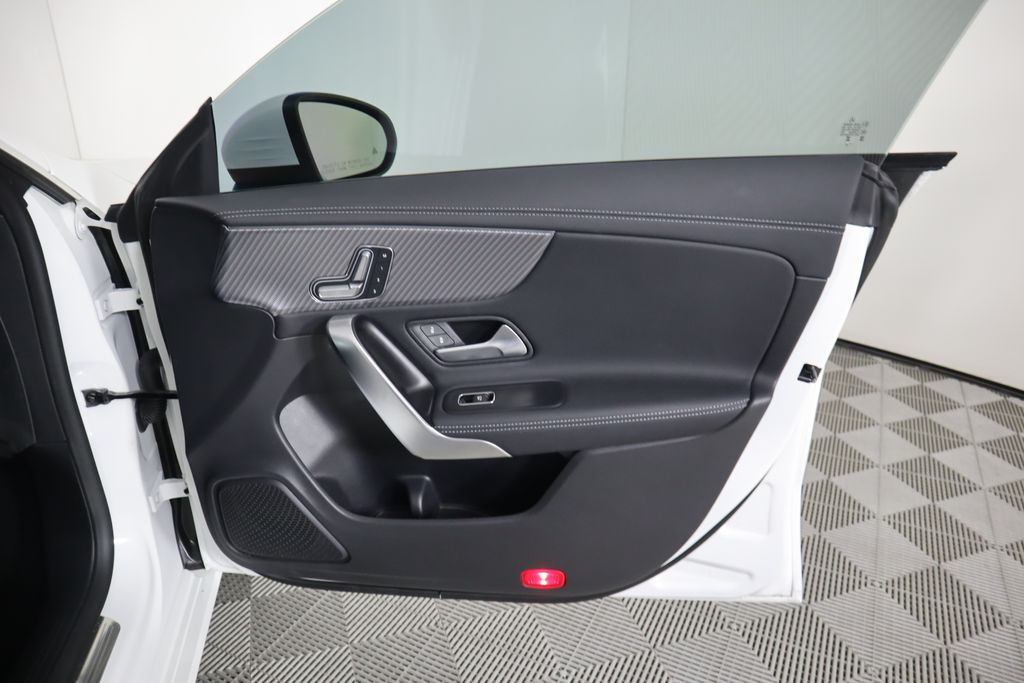 2025 Mercedes-Benz CLA 250 25