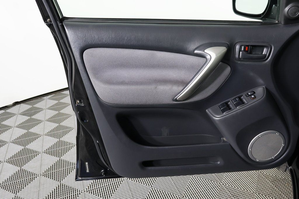 Thumbnail: 2005 Toyota RAV4 - 12