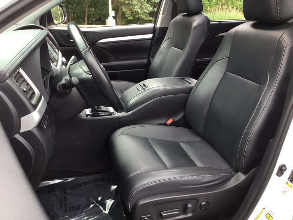 2019 Toyota Highlander XLE 10