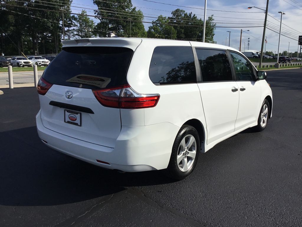 Thumbnail: 2020 Toyota Sienna - 5