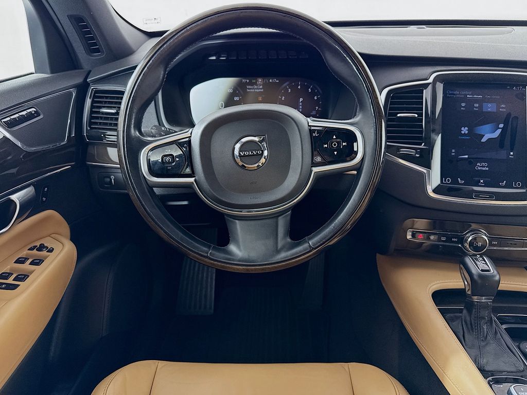 2017 Volvo XC90 T6 Momentum 23