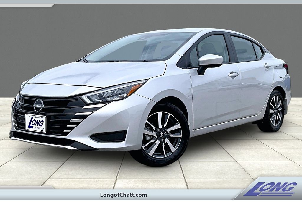 Brilliant Silver Metallic 2025 Nissan Versa Sedan Front-Wheel Drive Continuously Variable Transmission