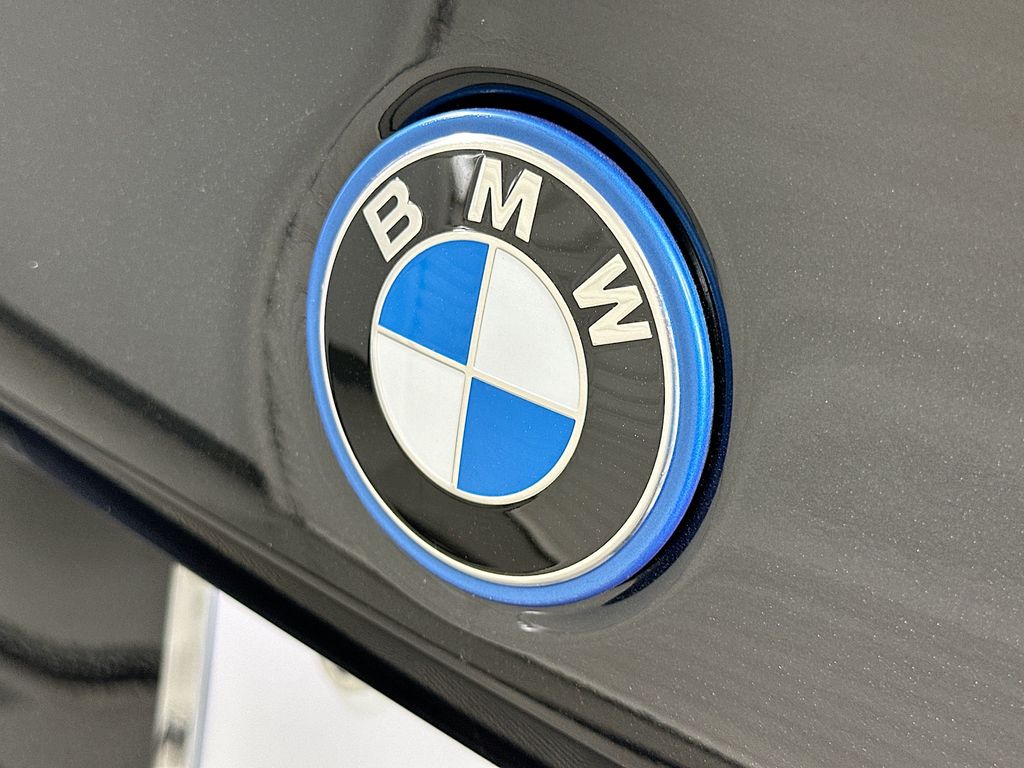 Thumbnail: 2027 BMW 5 Series - 22