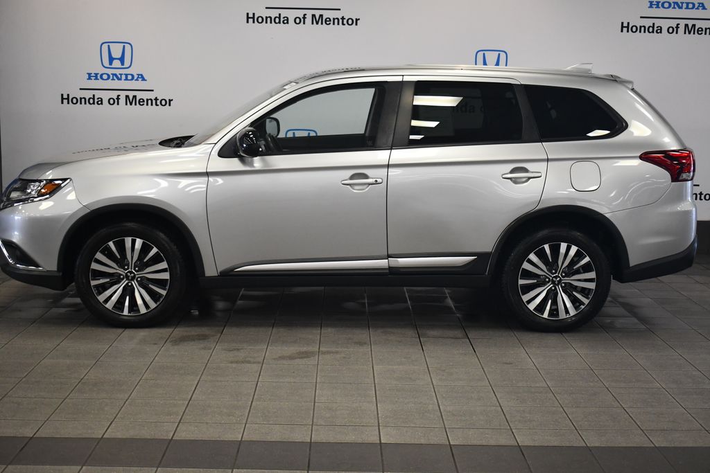 Thumbnail: 2019 Mitsubishi Outlander - 2