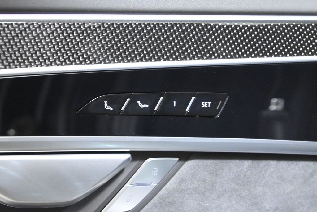 Thumbnail: 2025 Audi S8 - 29