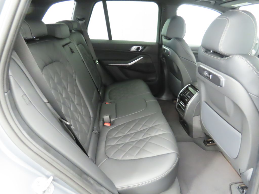 Thumbnail: 2026 BMW X5 - 23