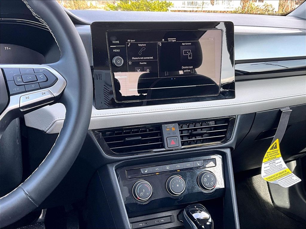 2025 Volkswagen Taos — photo 18