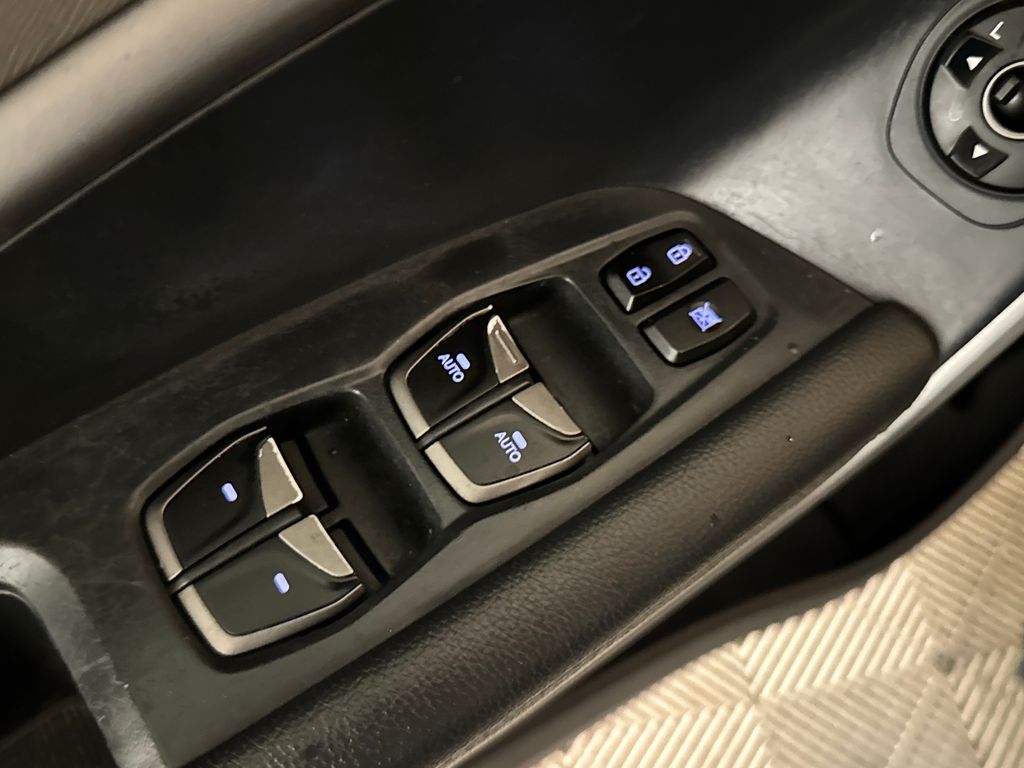 Used 2017 Blue Hyundai SE image 15