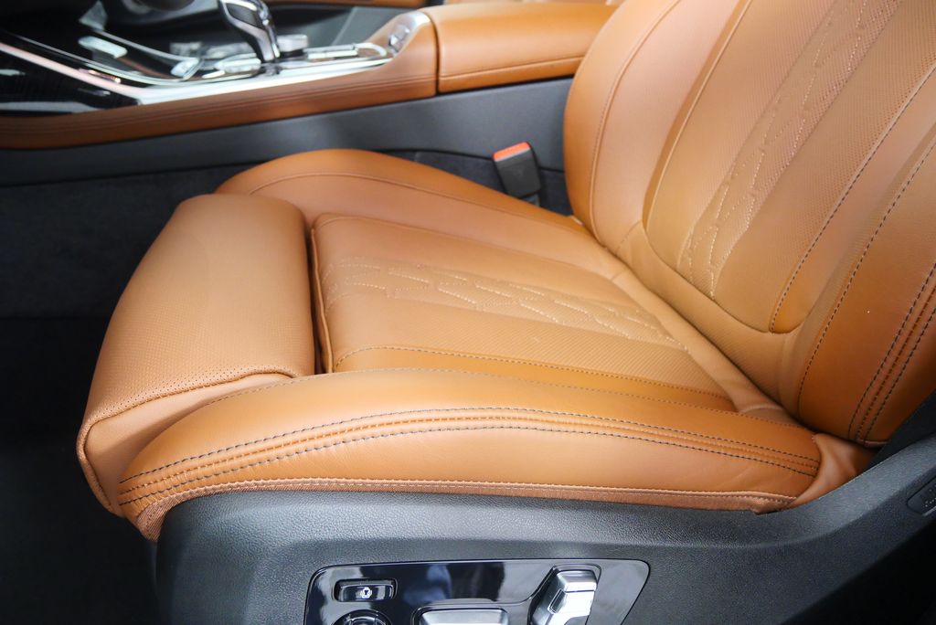 Thumbnail: 2026 BMW X7 - 11