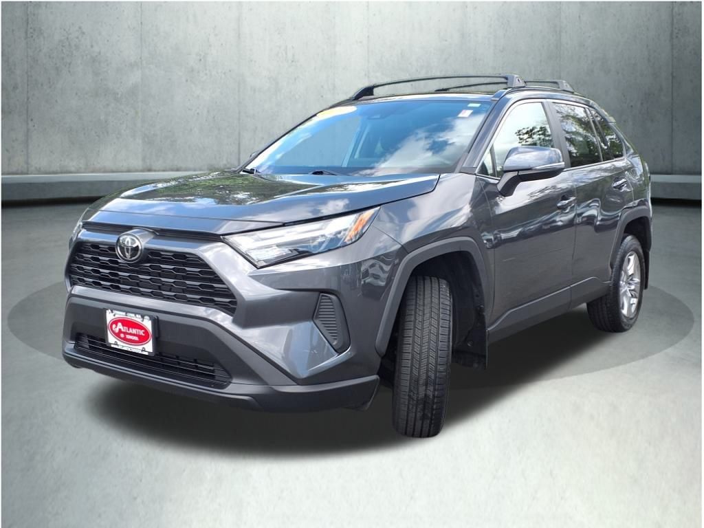 2022 Toyota RAV4 XLE photo 8