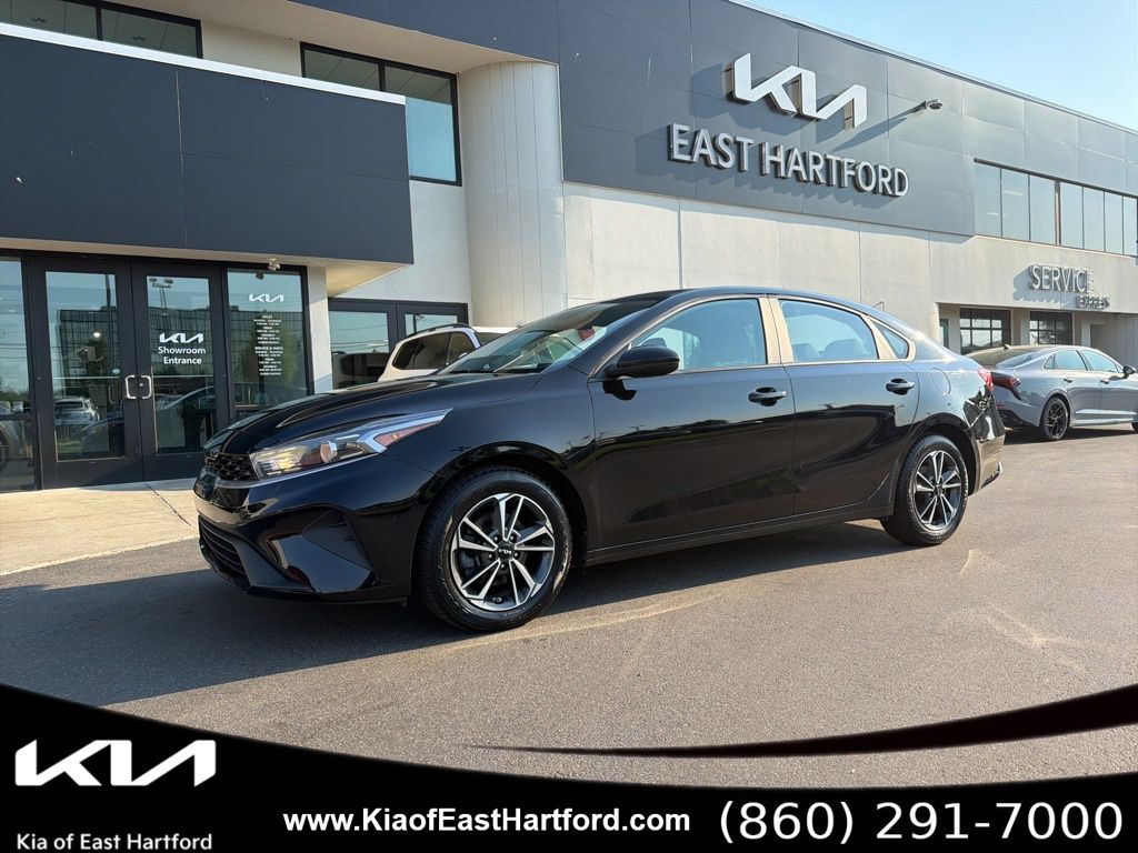 2023 Kia Forte LXS AT's photo