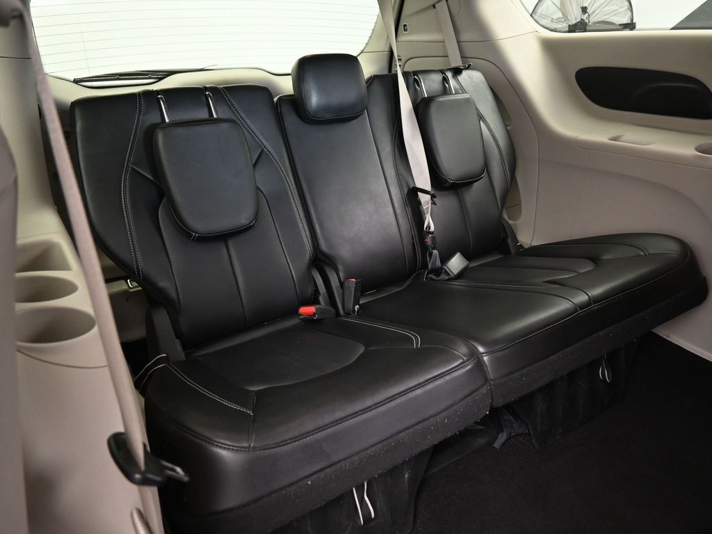 Used 2023 Bright White Clearcoat Chrysler Touring L image 41