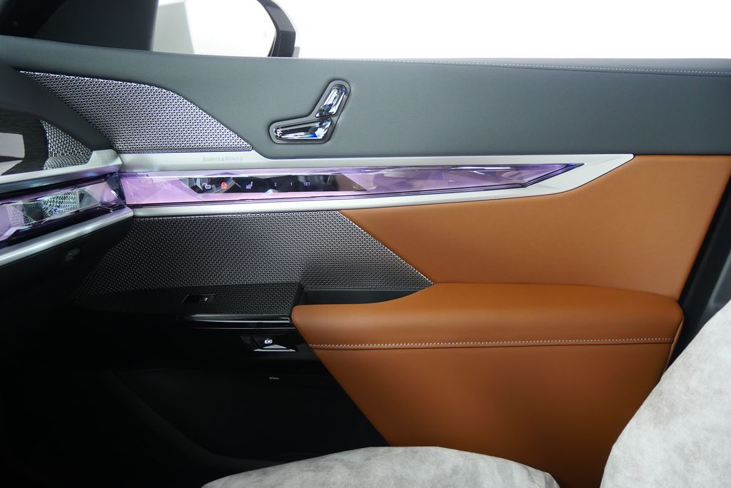 Thumbnail: 2025 BMW 7 Series - 24