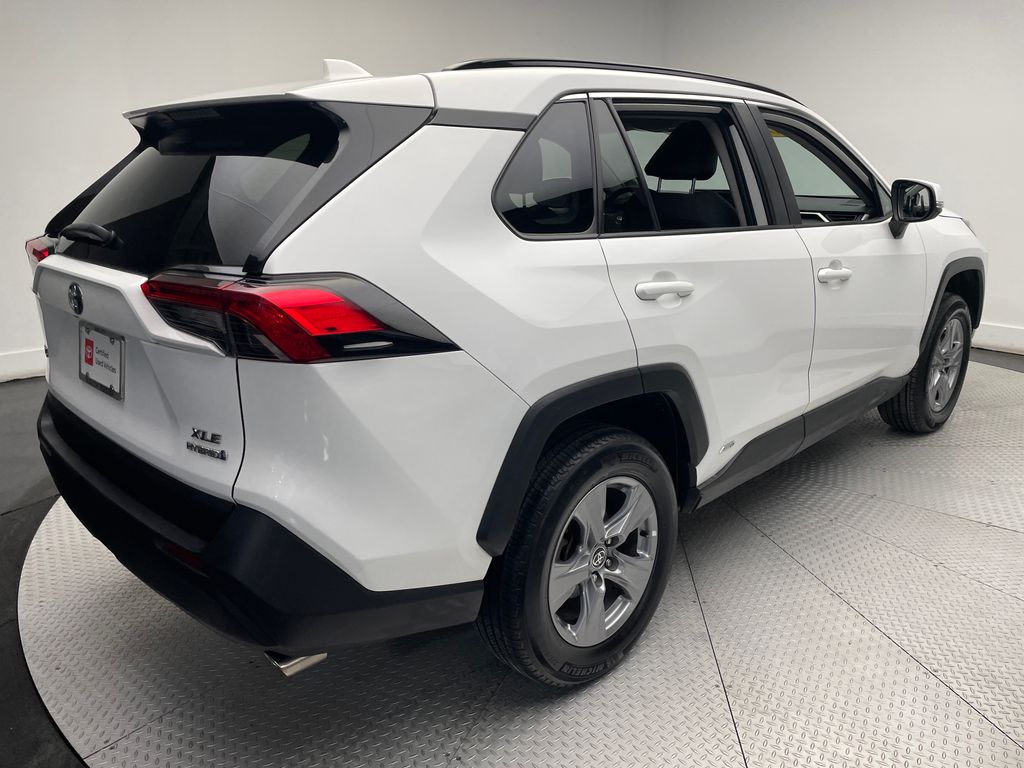 2022 Toyota RAV4 XLE 5