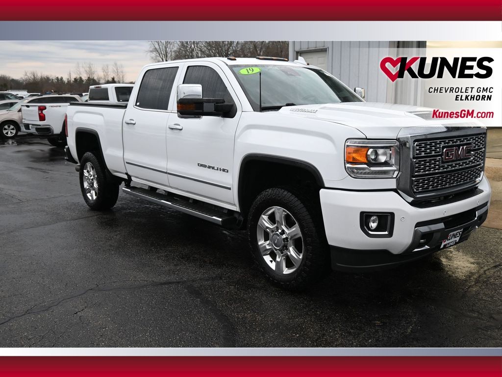Summit White 2019 GMC Sierra 2500HD Denali Crew Cab 4WD Pickup Truck Four-Wheel Drive 6-Speed Automatic