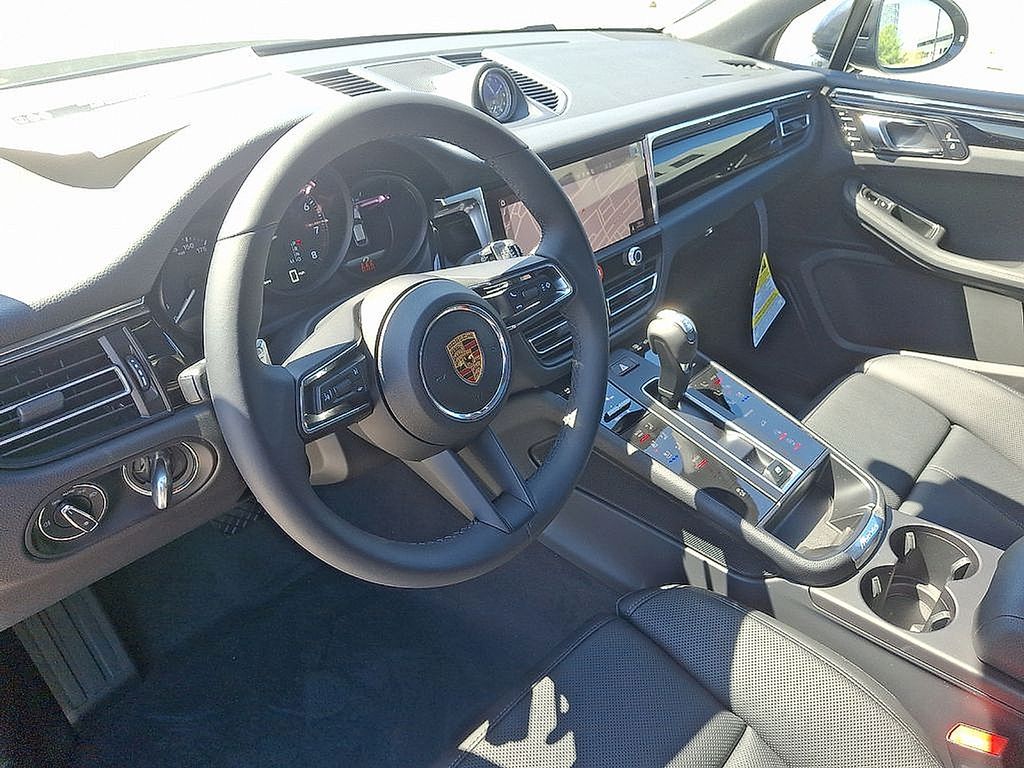 Thumbnail: 2025 Porsche Macan - 4