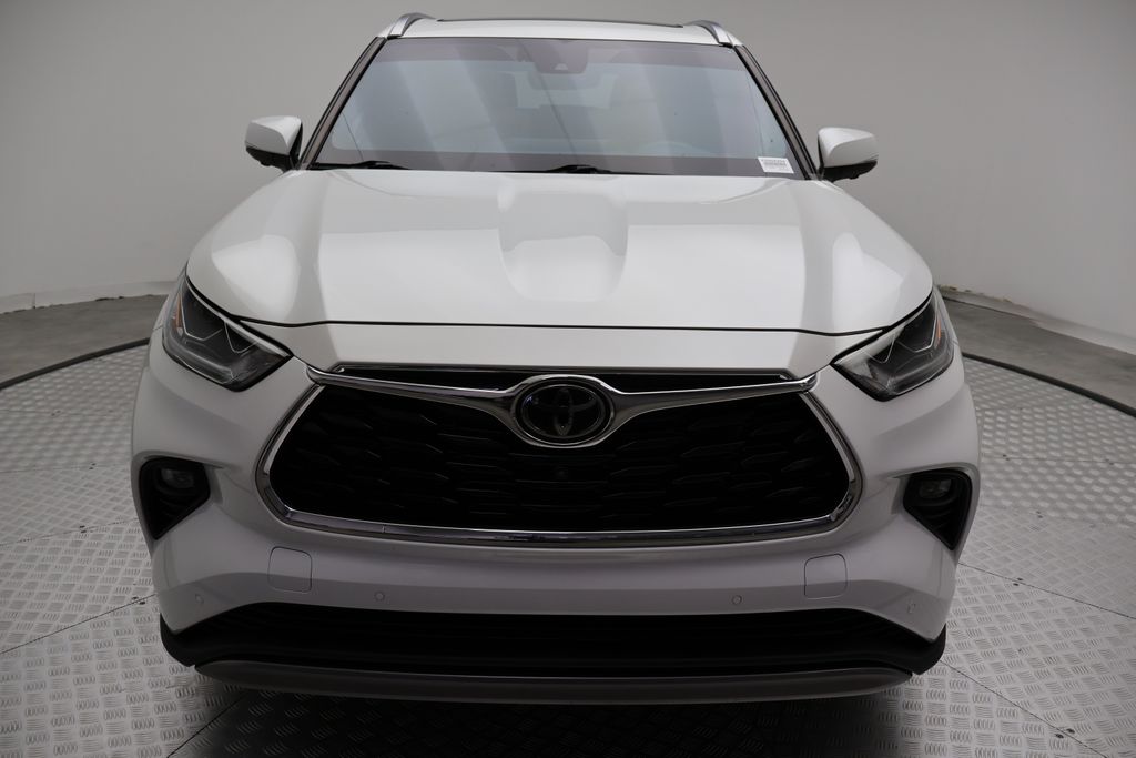 Thumbnail: 2023 Toyota Highlander - 5