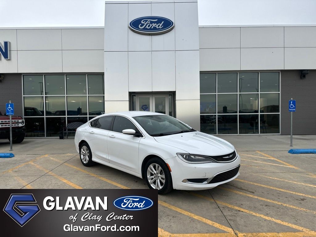  2017 Chrysler 200 Limited Sedan FWD   