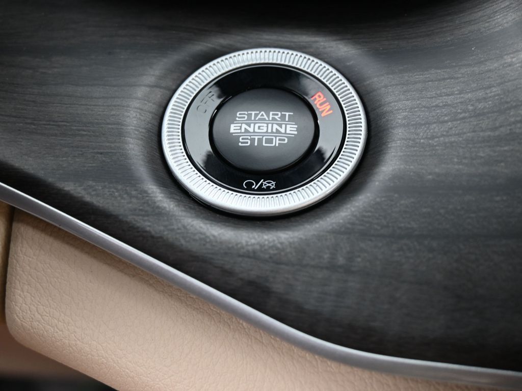 New 2025 Bright White Clearcoat Jeep Limited image 23