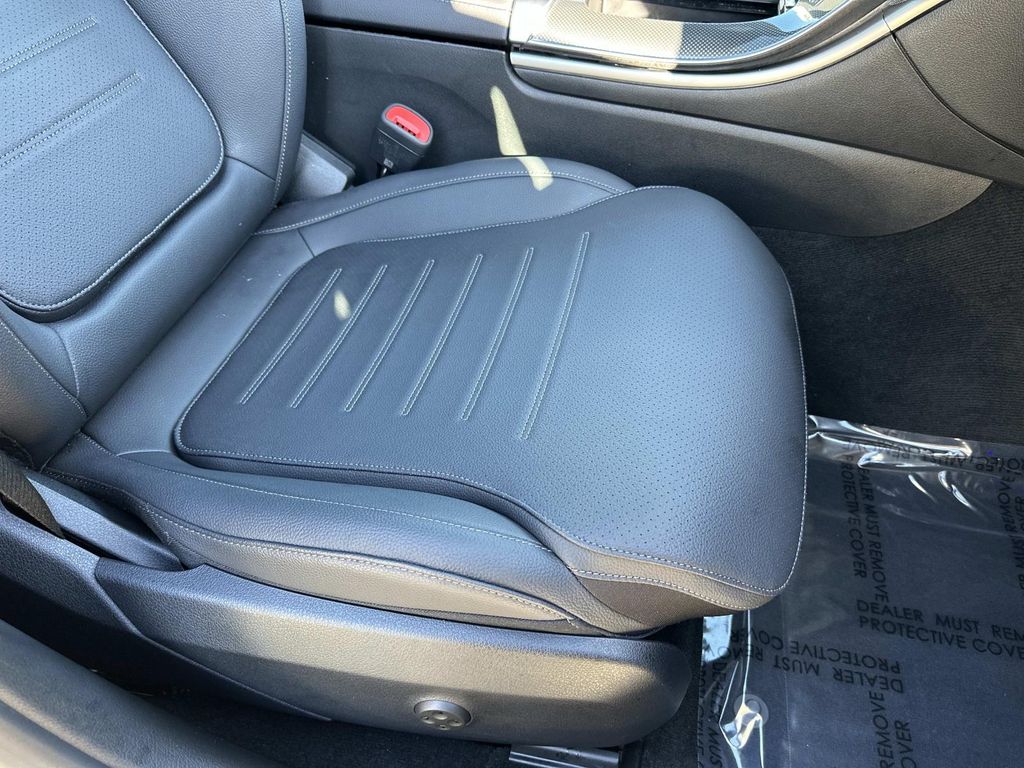 Thumbnail: 2025 Mercedes-Benz C-Class - 22