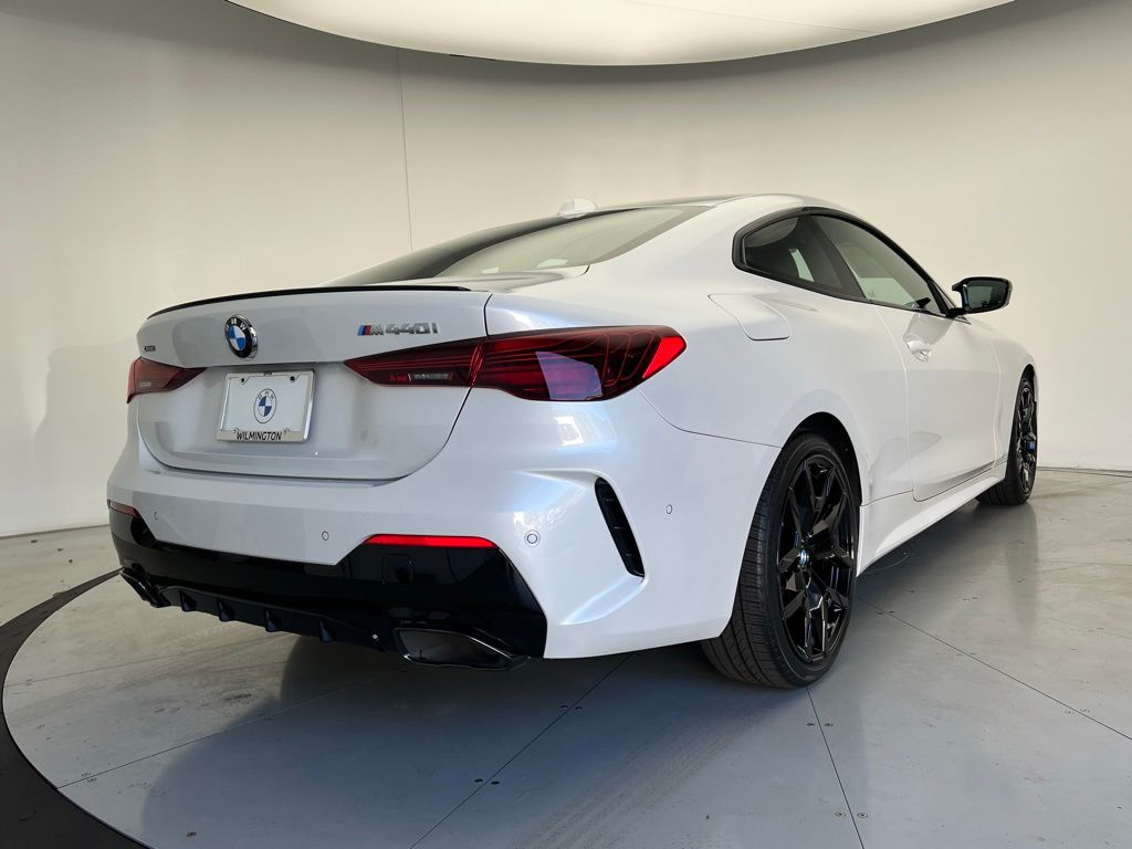 Thumbnail: 2026 BMW 4 Series - 3