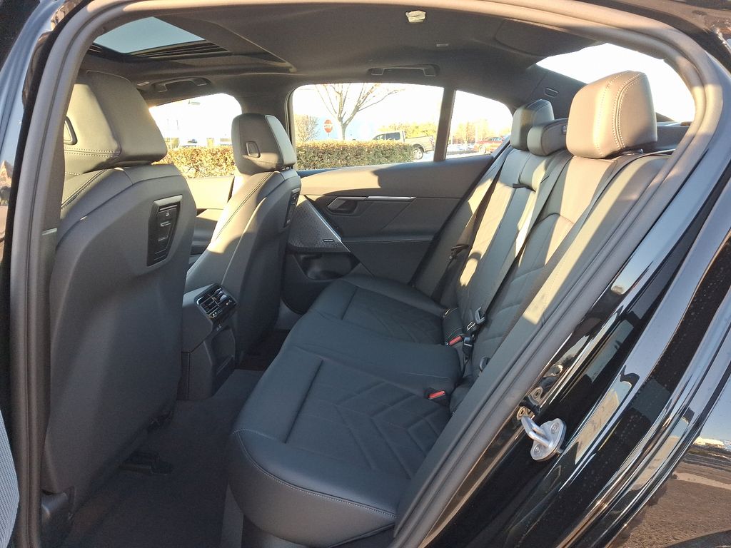 2025 BMW 5 Series 530i xDrive 5