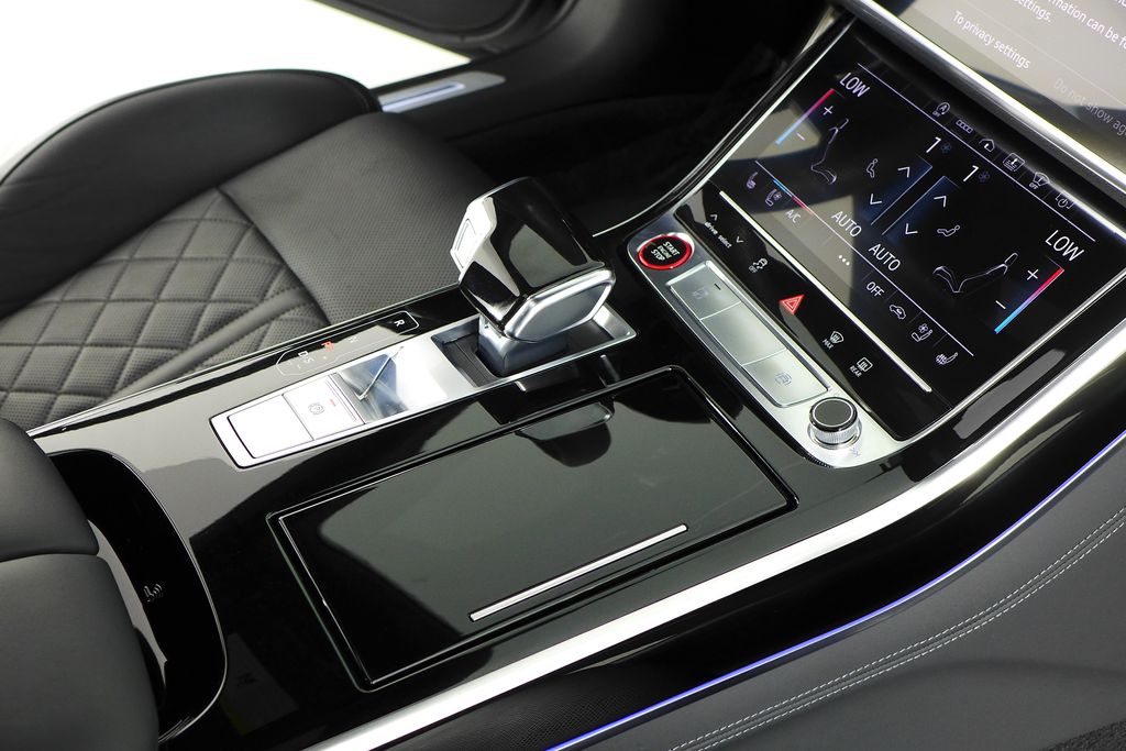 Thumbnail: 2022 Audi S8 - 15