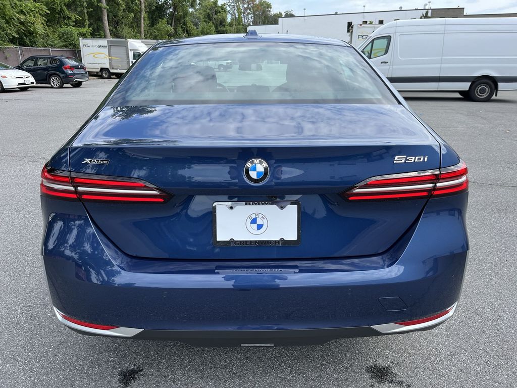 Thumbnail: 2025 BMW 5 Series - 24