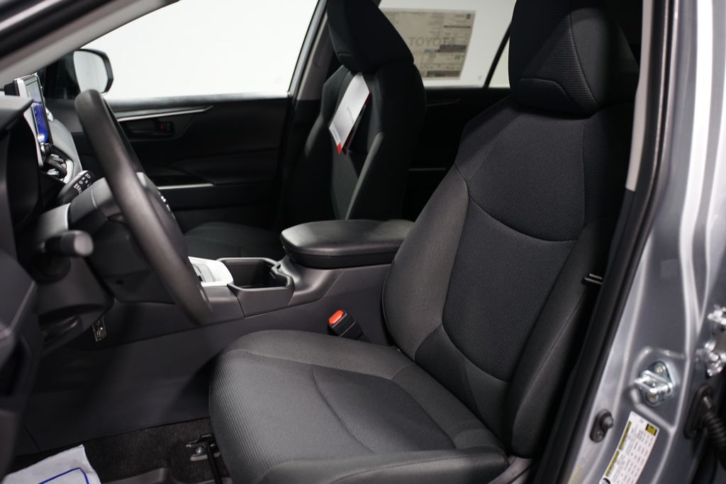 2025 Toyota RAV4 LE 25