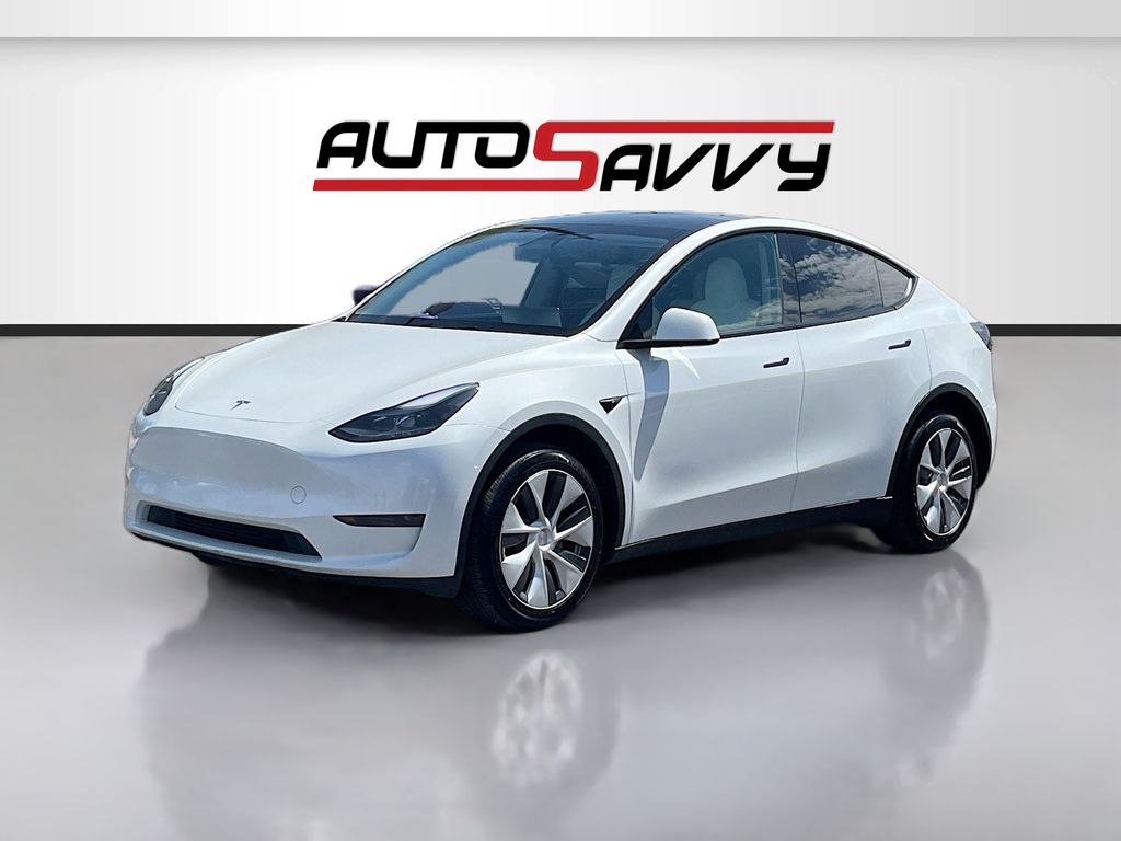Used 2024 White Tesla Standard Range image 3