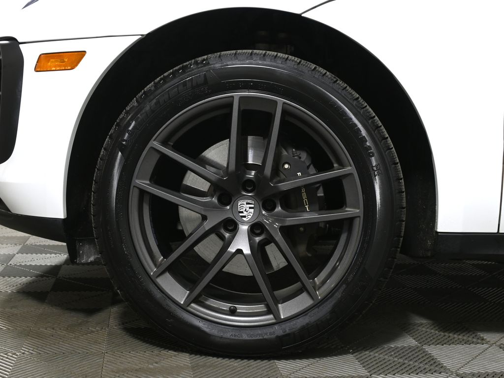 Thumbnail: 2023 Porsche Macan - 12