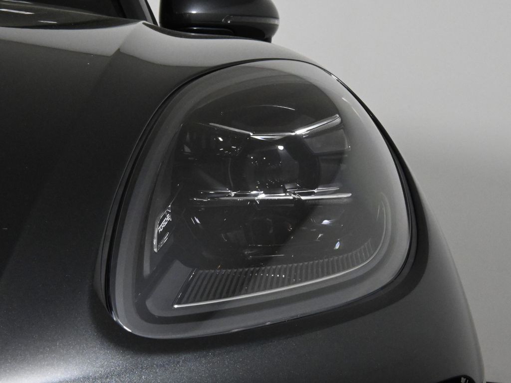 Thumbnail: 2026 Porsche Macan - 11