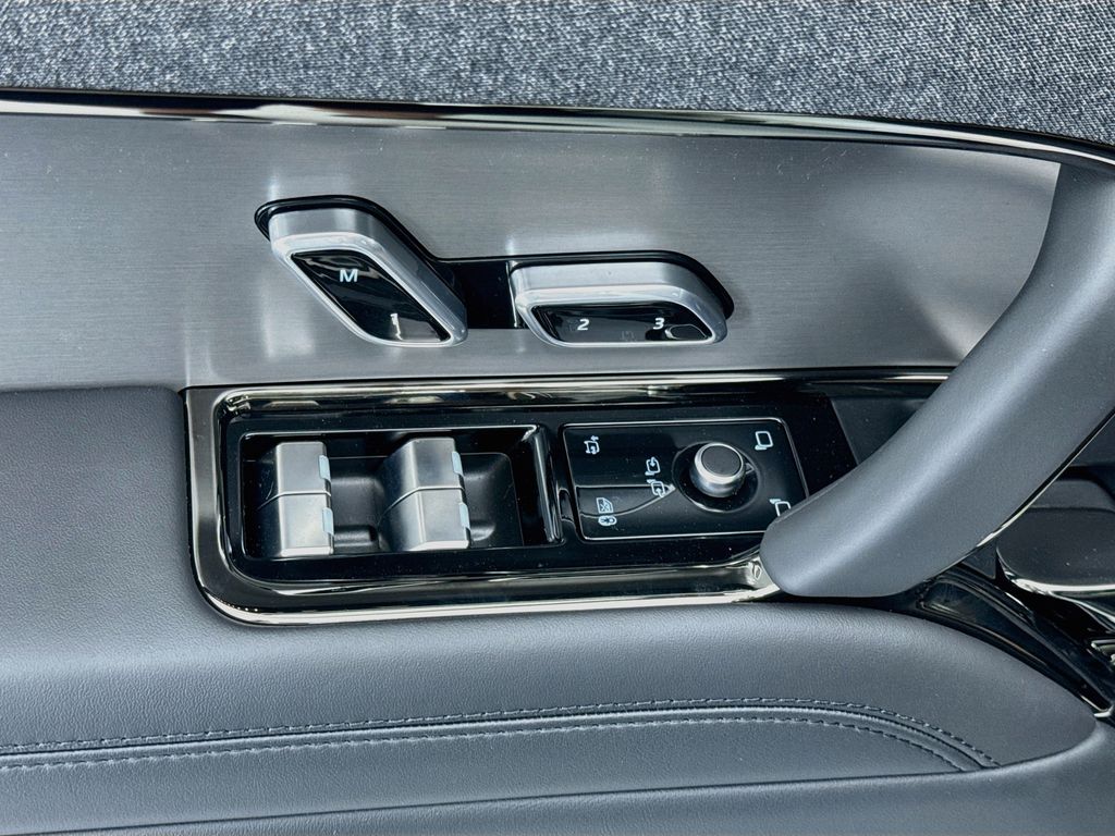 Thumbnail: 2026 Land Rover Range Rover Sport - 22