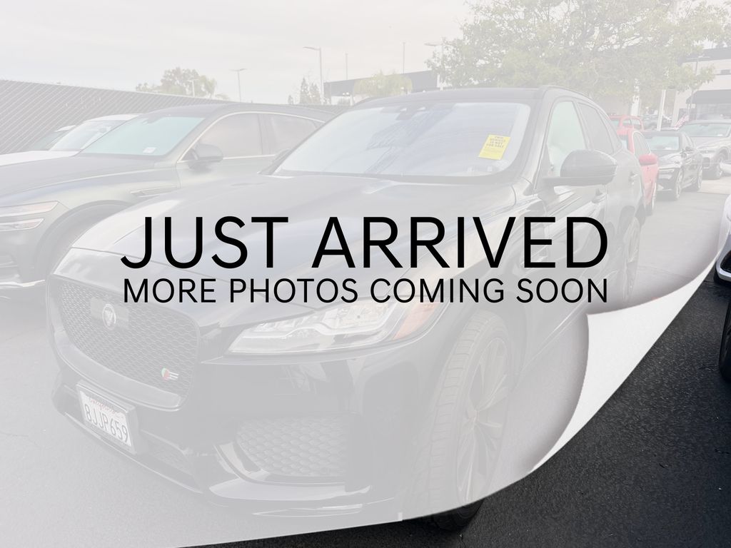 2019 Jaguar F-PACE S's photo