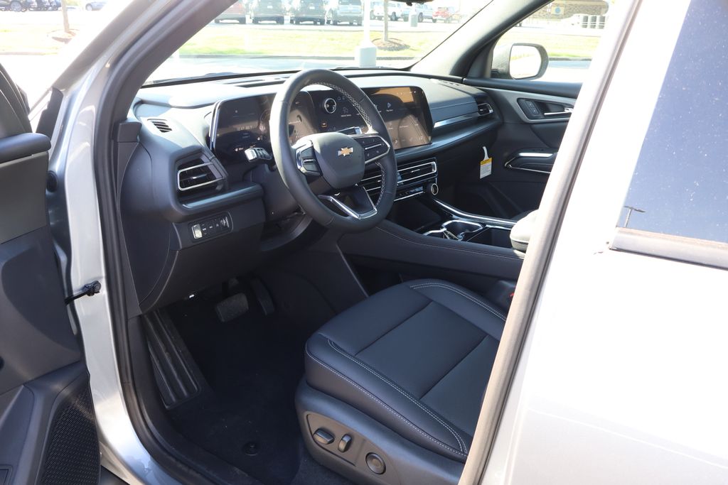 Thumbnail: 2026 Chevrolet Traverse - 13
