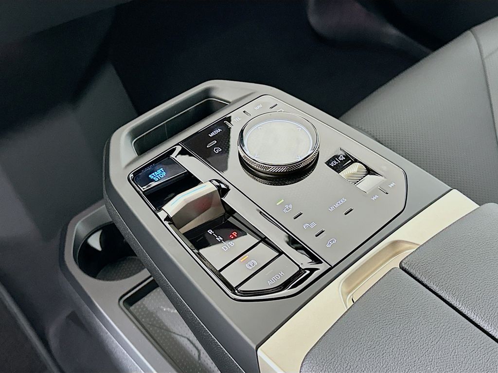 Thumbnail: 2026 BMW iX - 15