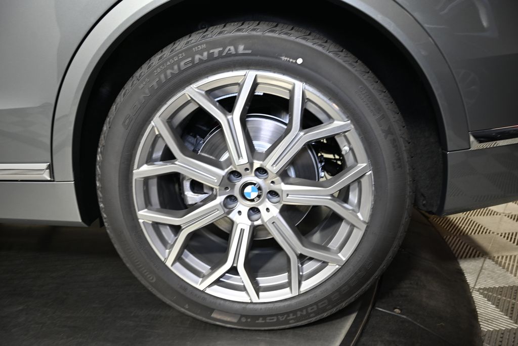 Thumbnail: 2026 BMW X7 - 12