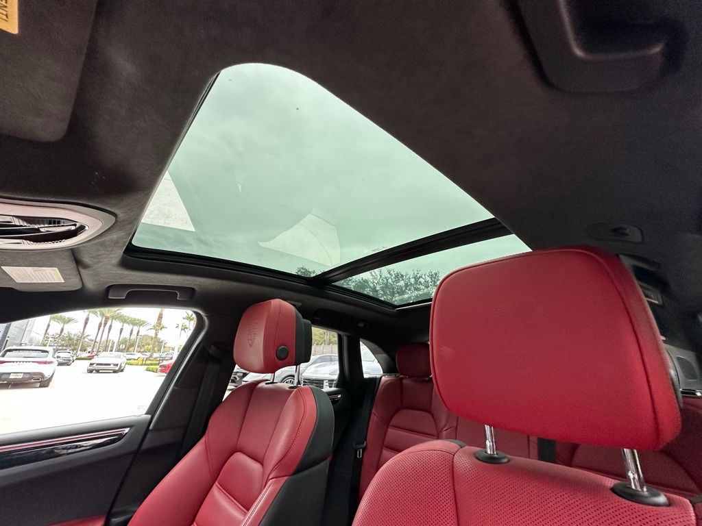 Thumbnail: 2021 Porsche Macan - 25