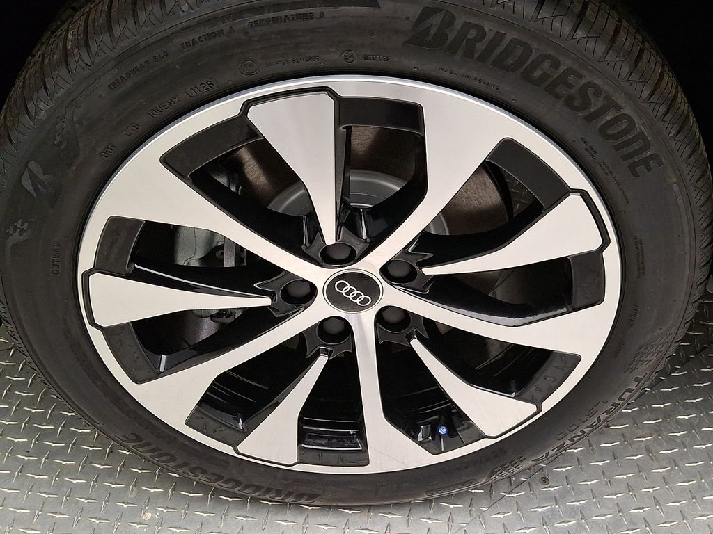 Thumbnail: 2026 Audi Q3 - 5
