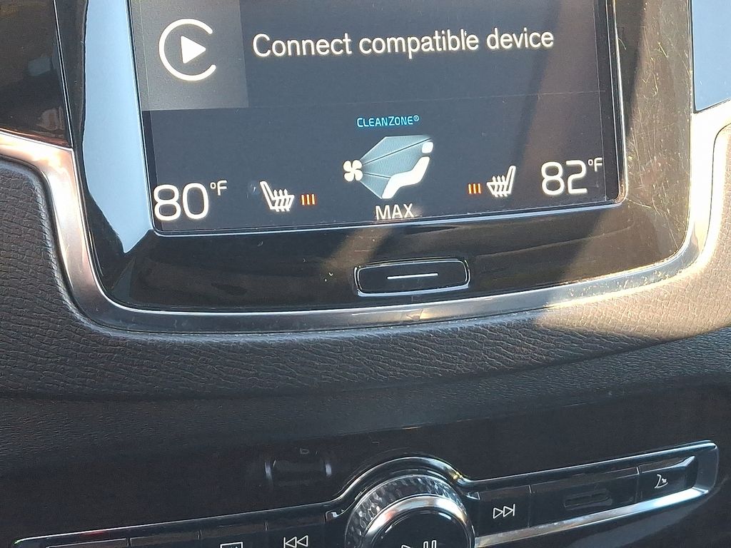 Thumbnail: 2016 Volvo XC90 - 17