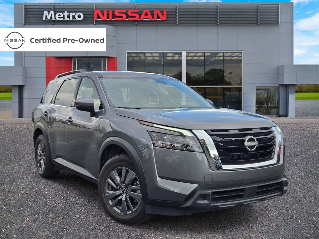 2025 Nissan Pathfinder SV