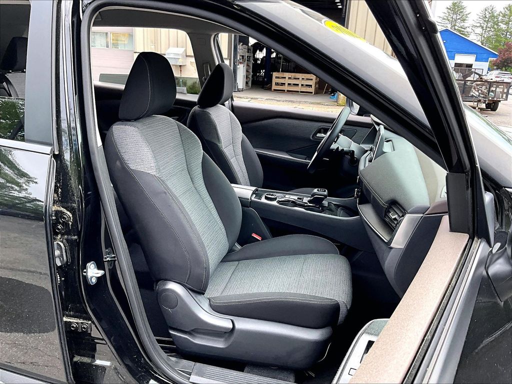 2022 Nissan Rogue — photo 11